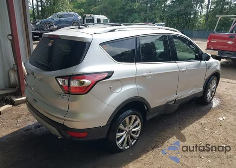 2017 Ford Escape Titanium z USA, uszkodzony, nr VIN 1FMCU9JDXHUD70895
